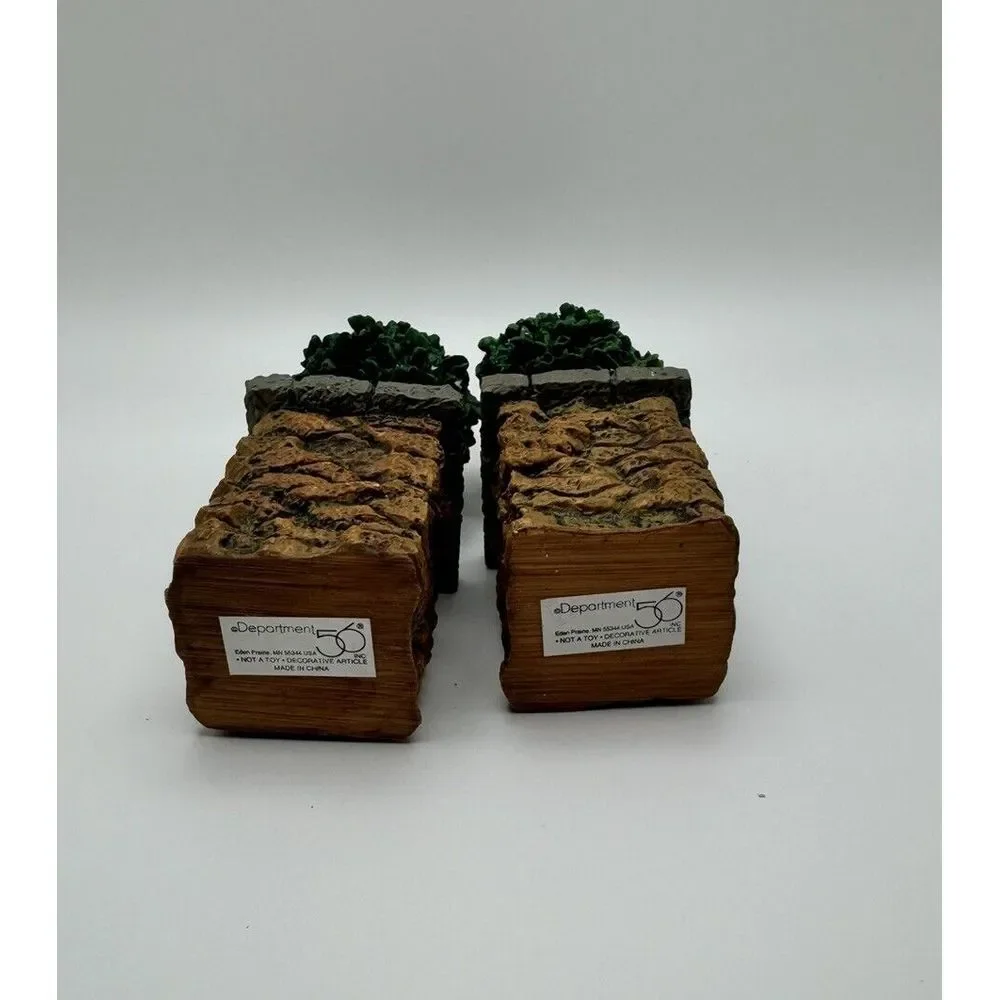 Dept 56 Village Accessory STONE CORNER Posts with Holly Tree 52649 Retired